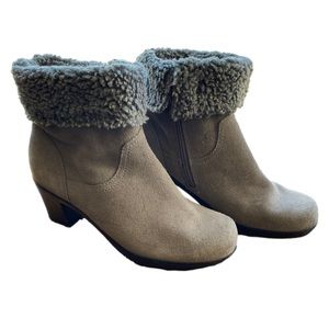Womens Clarks Bendables | Gray Suede Boots Ankle Booties | Size 7